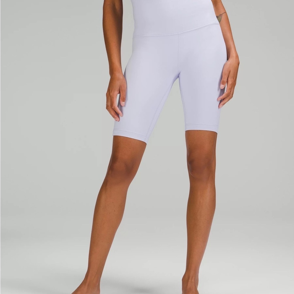 NWOT LULULEMON ALIGN™ SUPER-HIGH-RISE SHORT 10"
Pastel Blue